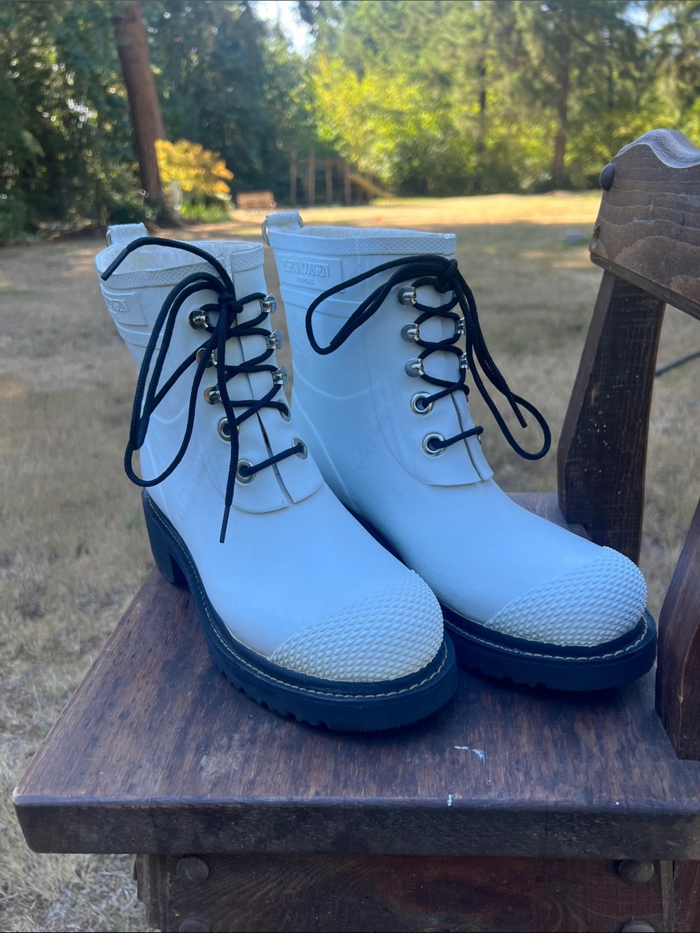 Ilse Jacobsen White Lace-Up Ankle Boots with Black Soles and Laces